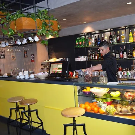 Select Center * Tirana