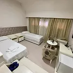 Albergue Select Center *
