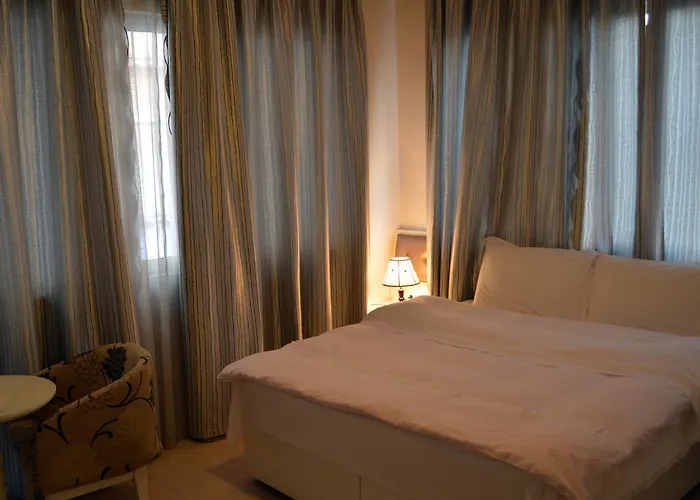 Select Center Hostel *